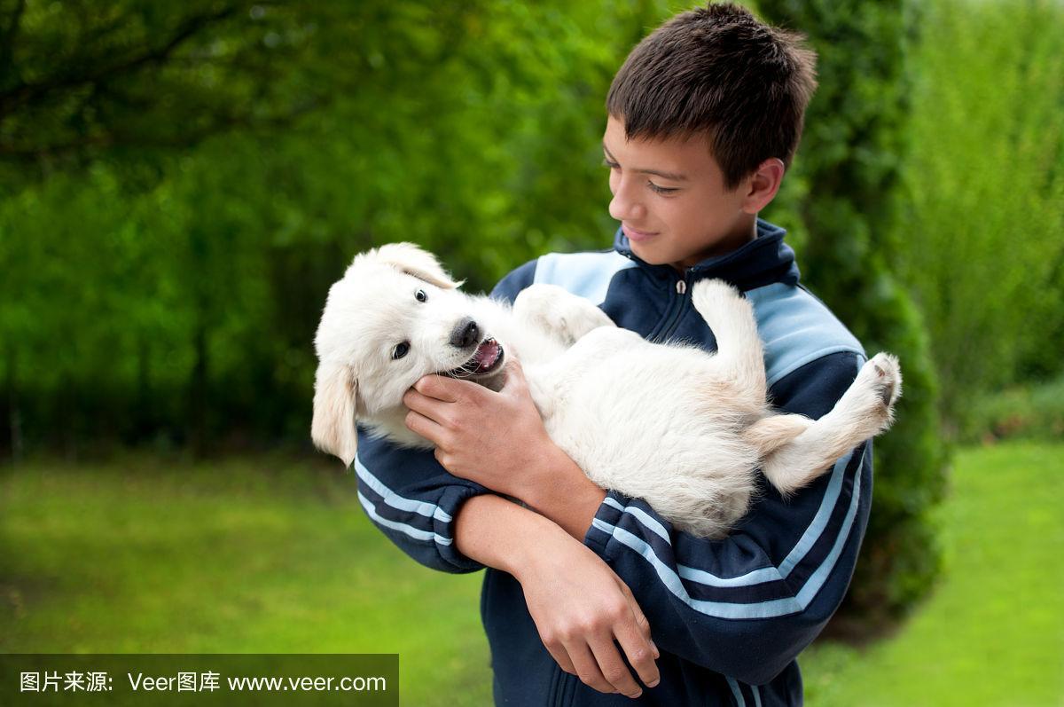 喜欢小动物的男生都是什么性格？（小男孩当狗养）